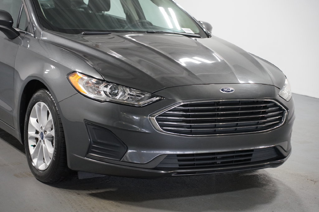 Used 2020 Ford Fusion SE FWD image 4