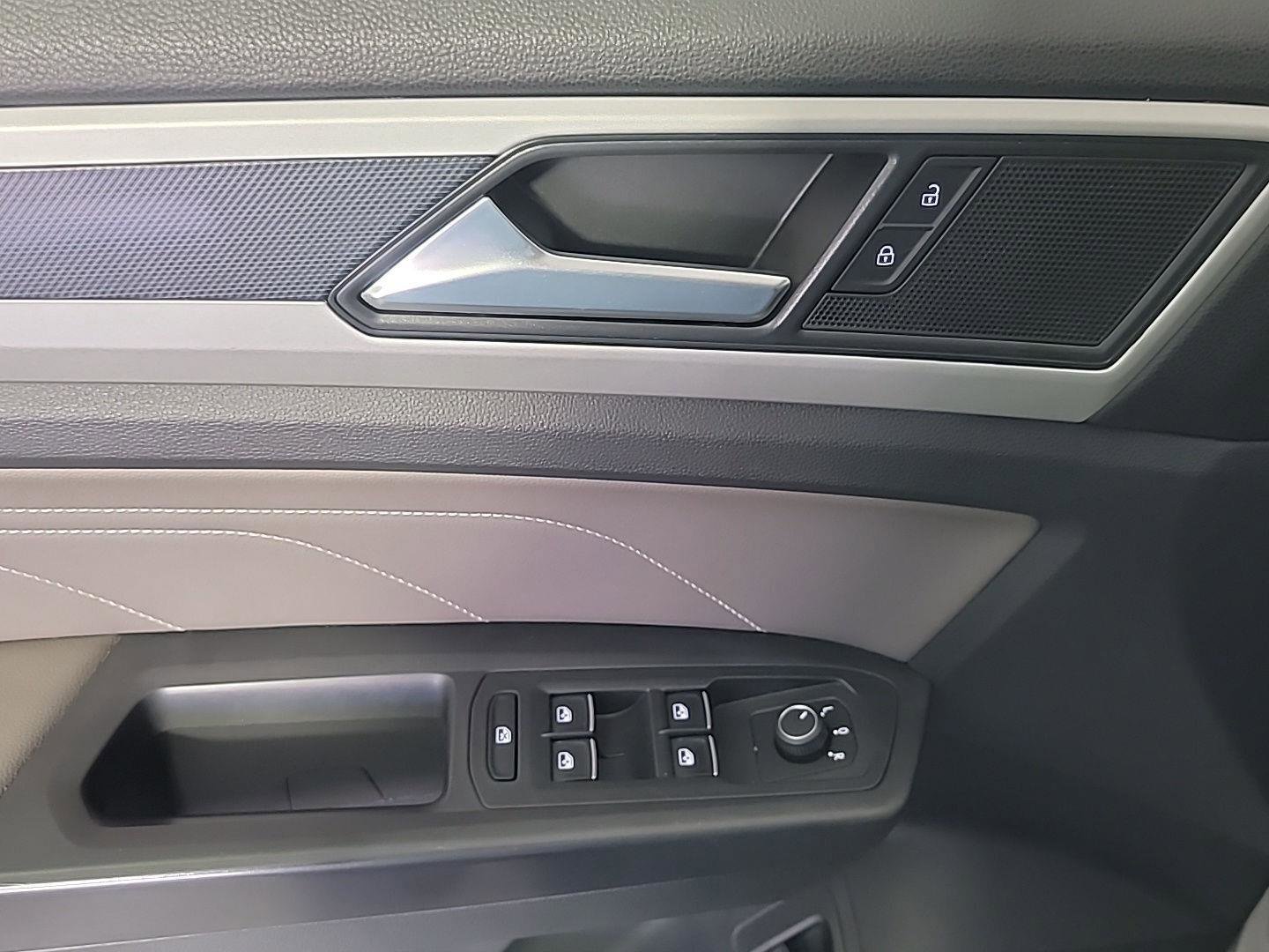 Used 2022 Volkswagen Atlas SEL R-Line image 34