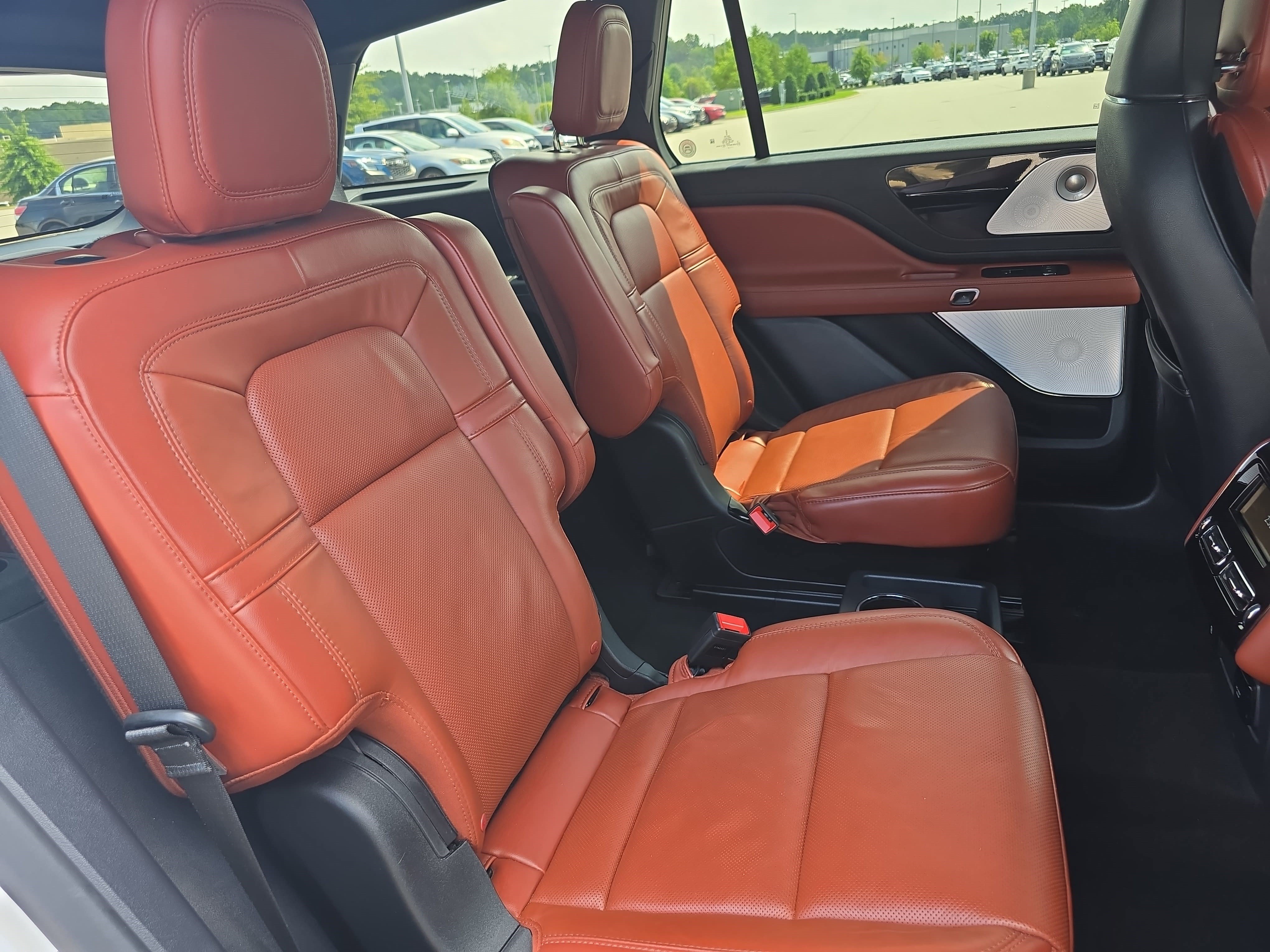 Certified 2025 Lincoln Aviator Reserve w/ Equipment Group 201A AWD/4WD image 12