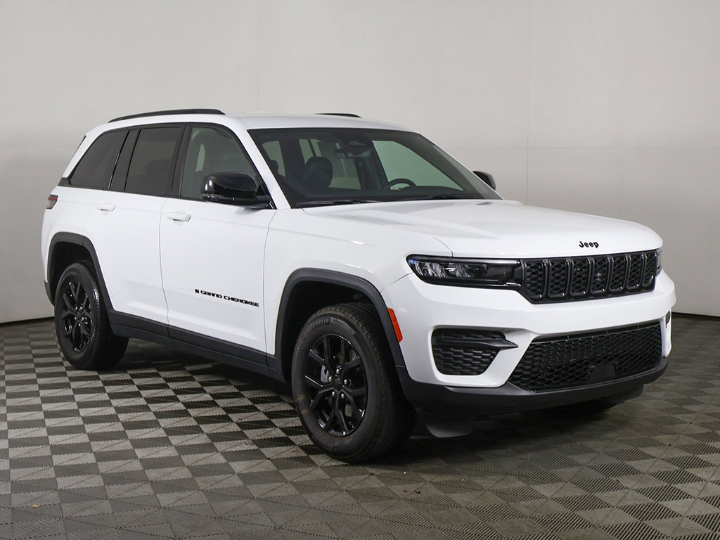 Used 2025 Jeep Grand Cherokee Altitude AWD/4WD image 56