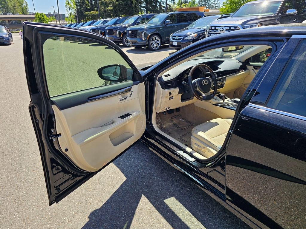 Used 2014 Lexus ES 350 w/ Ultra Luxury Package FWD image 18