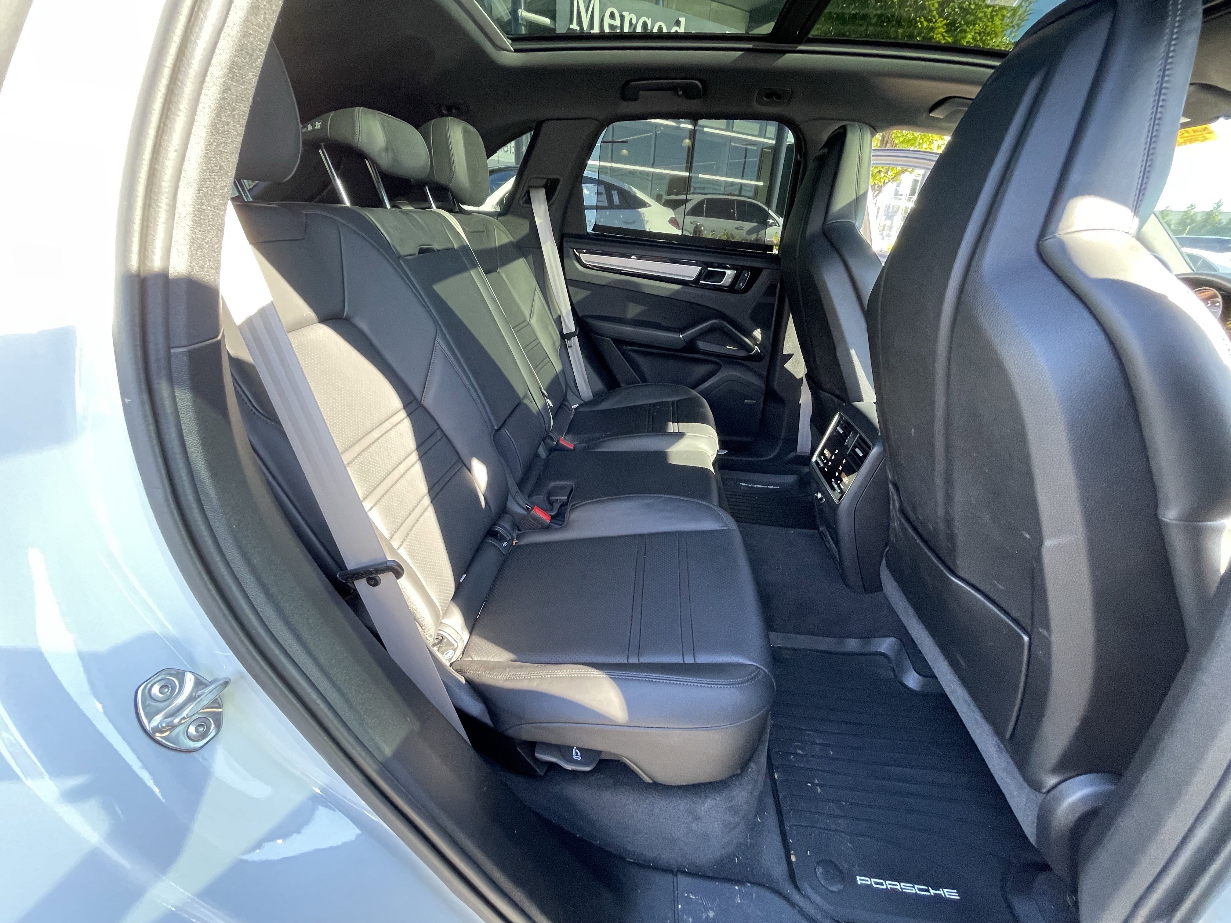 Used 2023 Porsche Cayenne S image 33