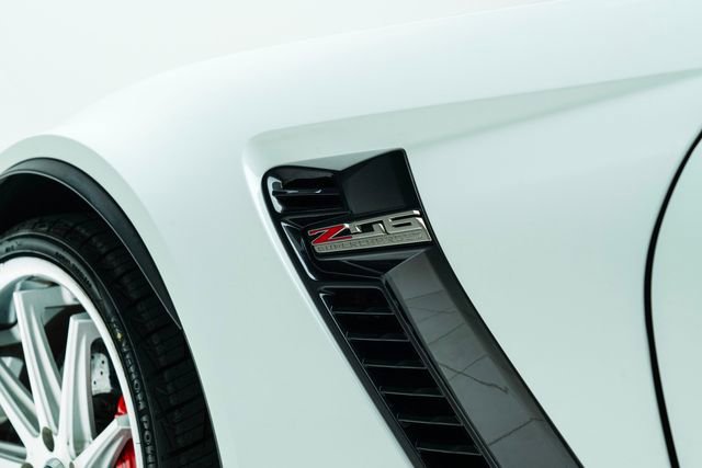 Used 2016 Chevrolet Corvette Z06 w/ 3LZ Preferred Equipment Group image 22