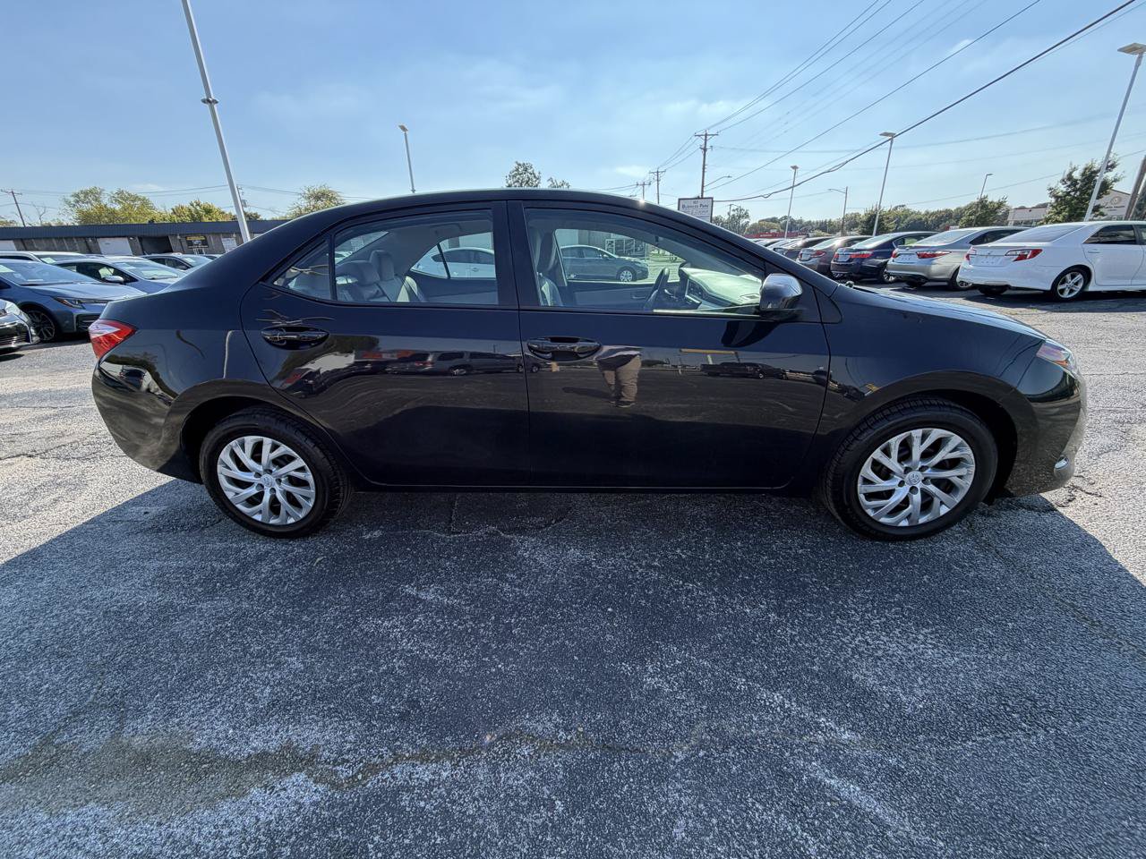 Used 2018 Toyota Corolla LE FWD image 4