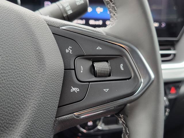 New 2026 Chevrolet Trax LT w/ Midnight Edition FWD image 17