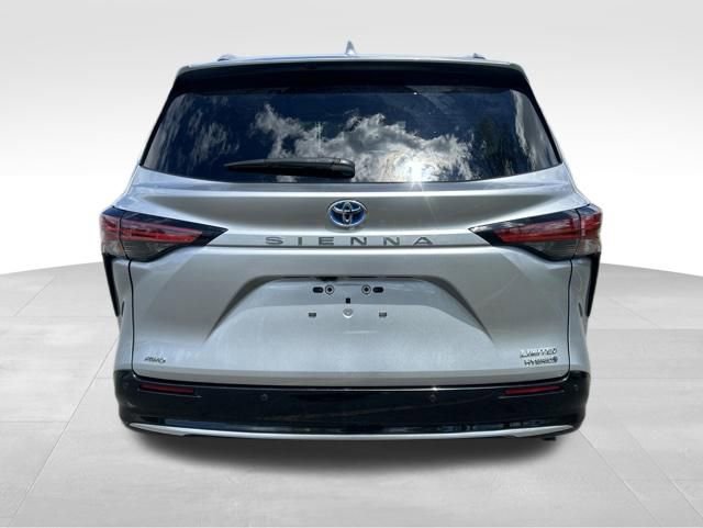 Used 2021 Toyota Sienna Limited AWD/4WD image 4