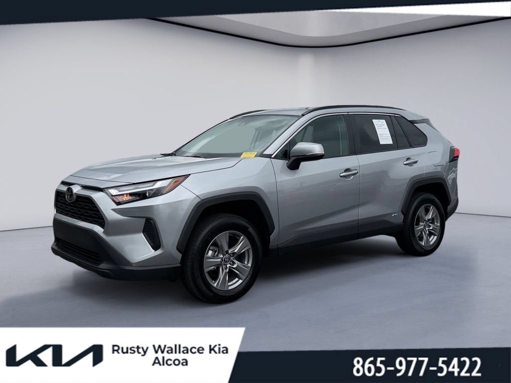 Used 2025 Toyota RAV4 XLE AWD/4WD image 1