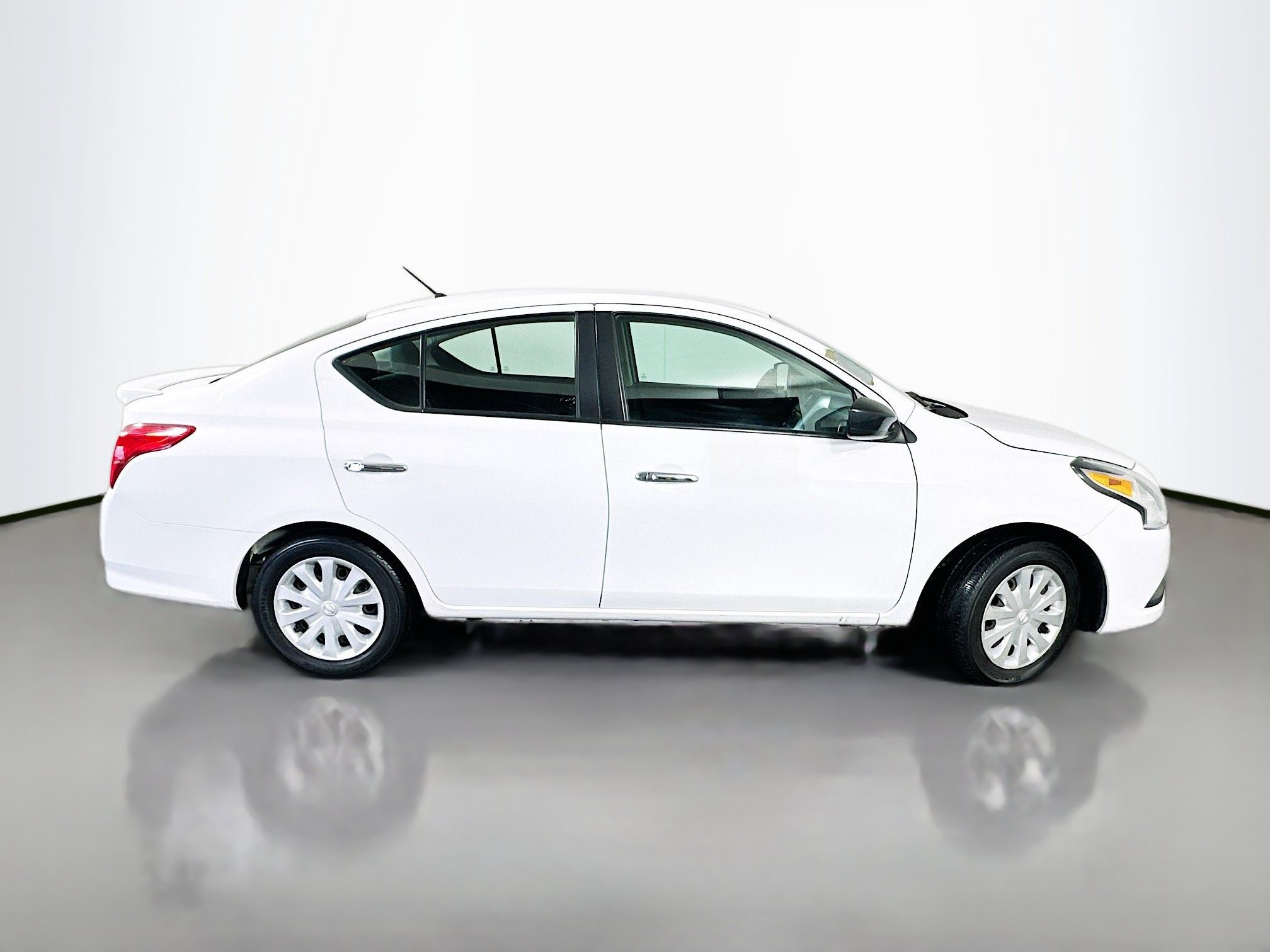 Used 2019 Nissan Versa SV FWD image 8