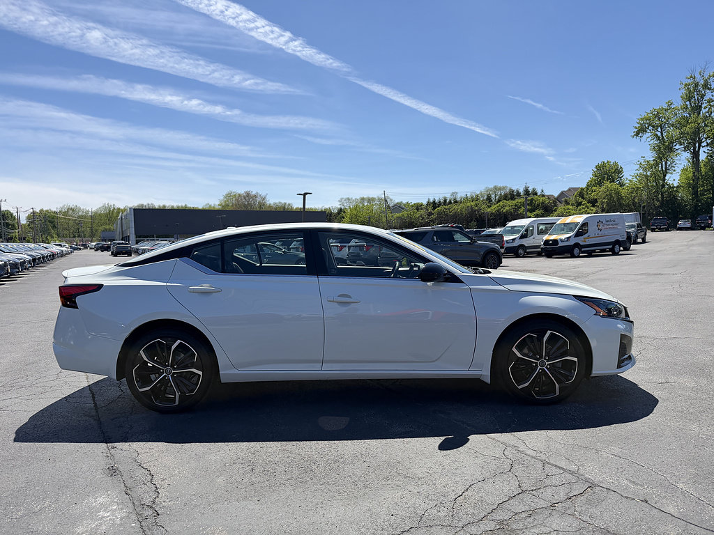 Used 2023 Nissan Altima 2.5 SR w/ SR Premium Package AWD/4WD image 8