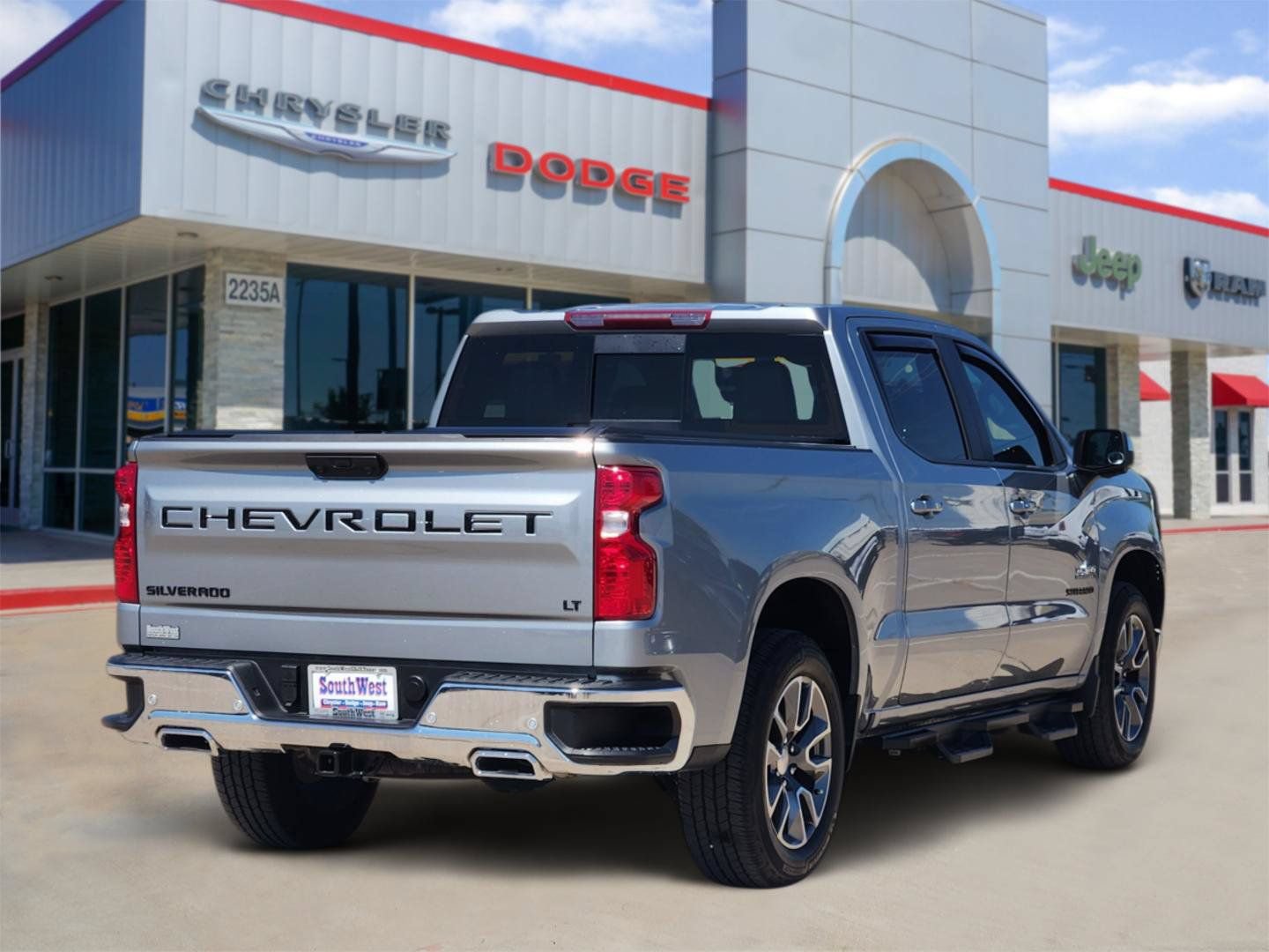 Used 2025 Chevrolet Silverado 1500 LT AWD/4WD image 5
