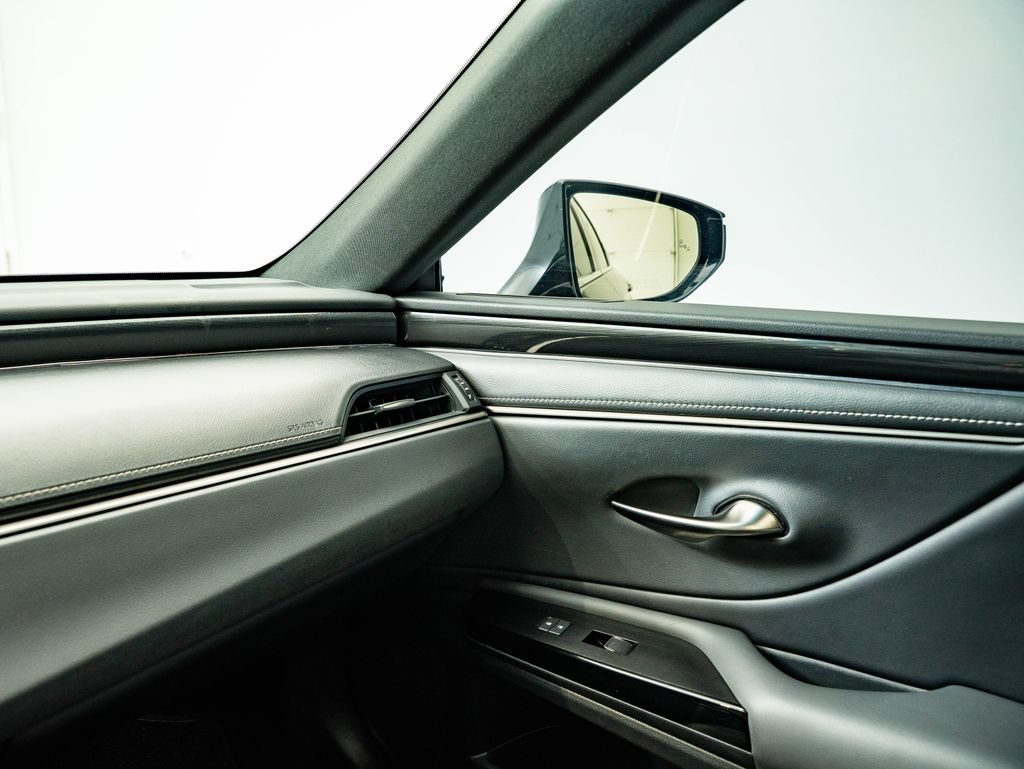 Used 2022 Lexus ES 300h w/ Accessory Package 2 FWD image 37