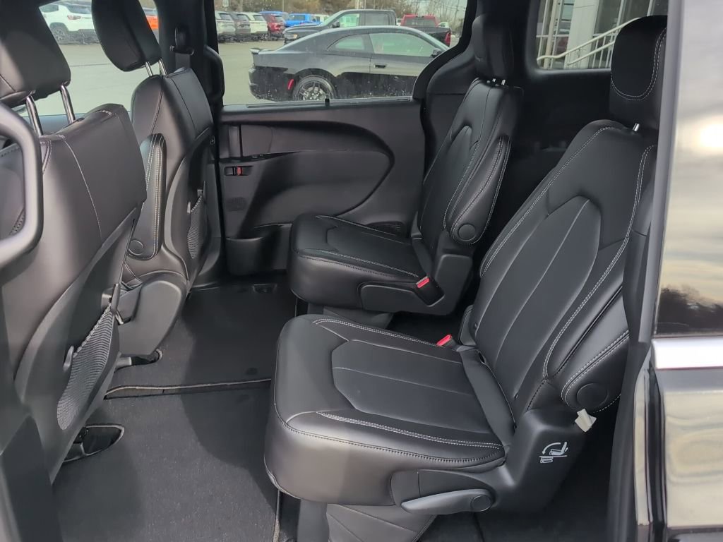 New 2026 Chrysler Voyager LX FWD image 17