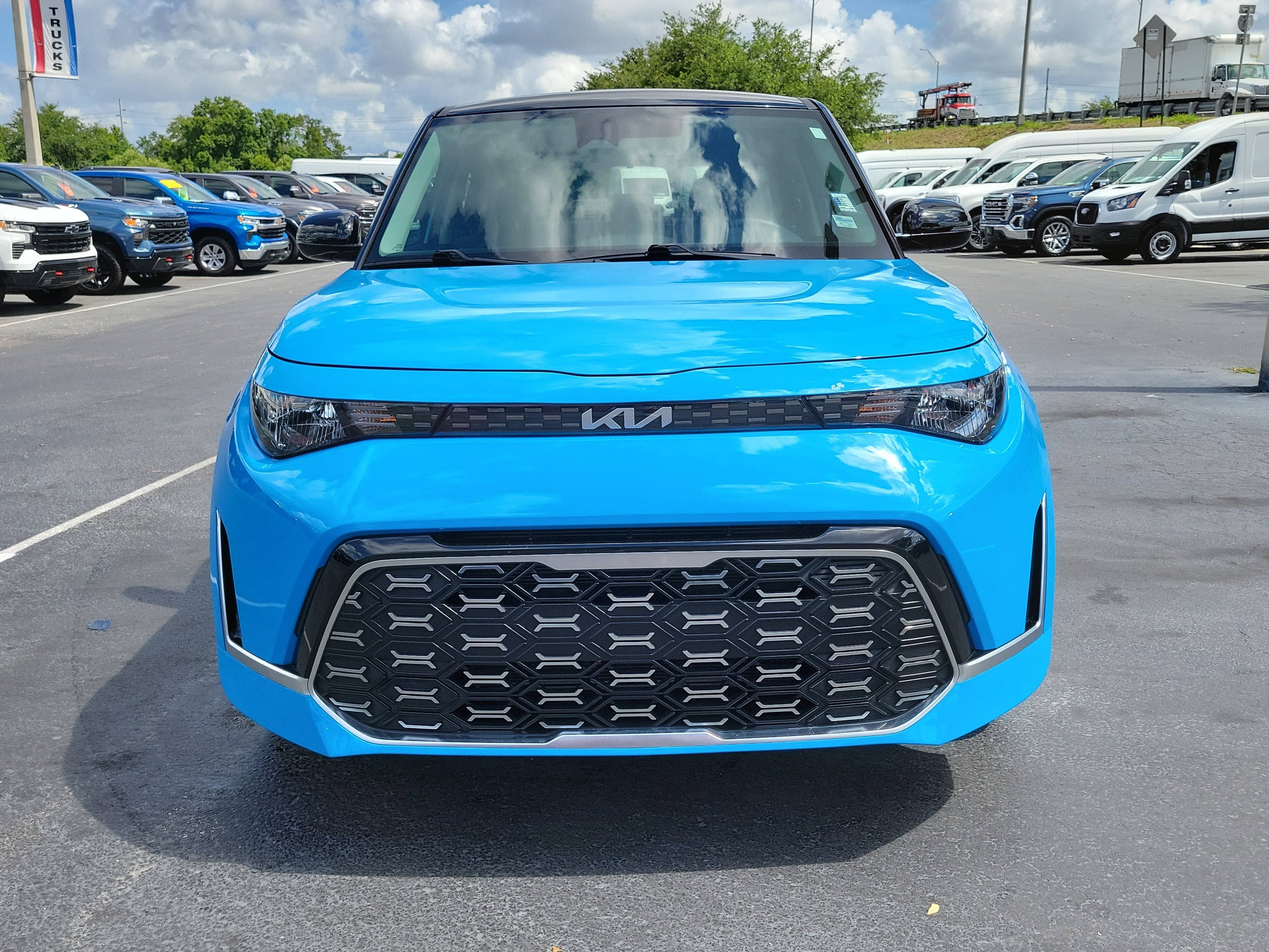Used 2023 Kia Soul GT-Line FWD video 2