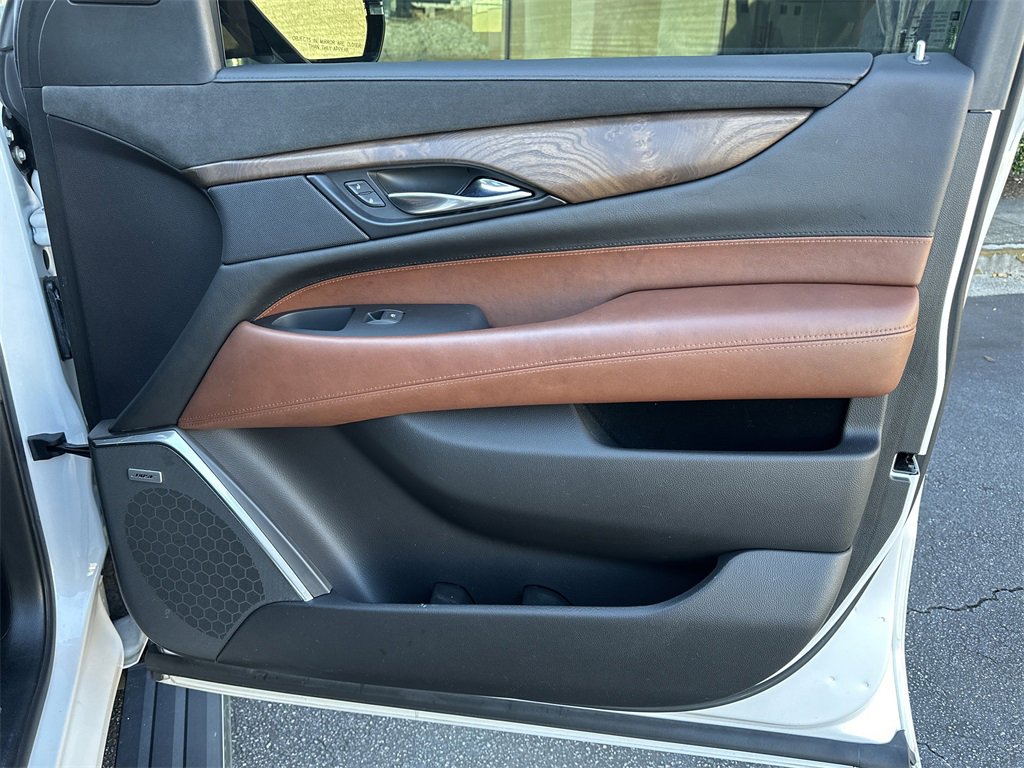 Used 2020 Cadillac Escalade Premium Luxury image 14