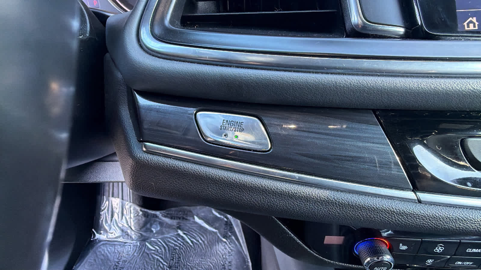 Used 2022 Buick Enclave Essence image 17