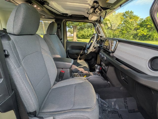 Used 2025 Jeep Wrangler Sport AWD/4WD image 11