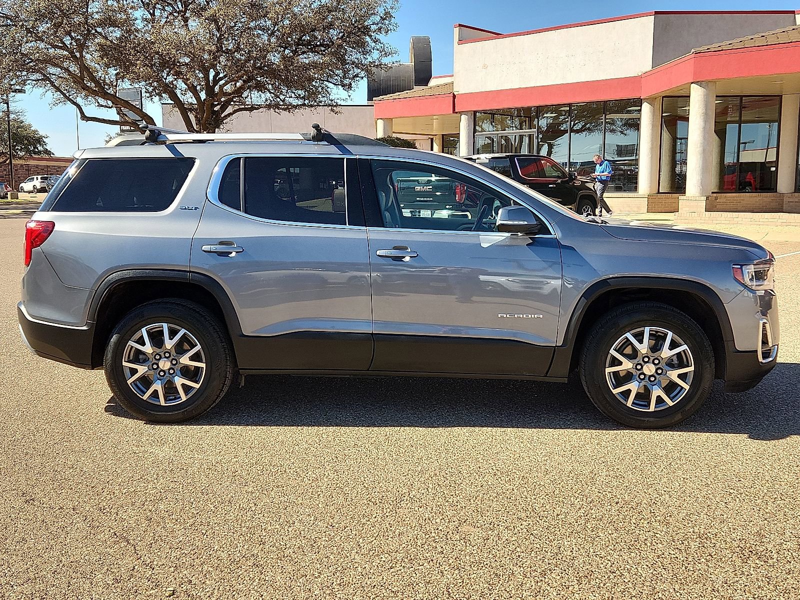 Used 2022 GMC Acadia SLT w/ Technology Package image 5