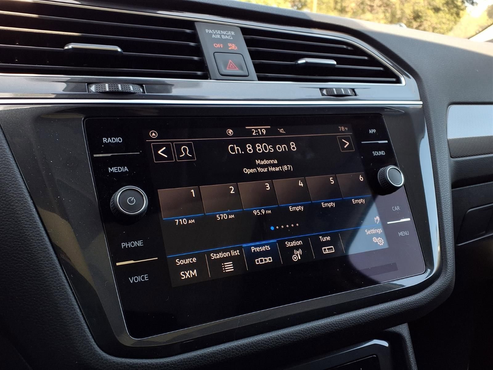 Certified 2023 Volkswagen Tiguan SE w/ Panoramic Sunroof Package FWD image 8