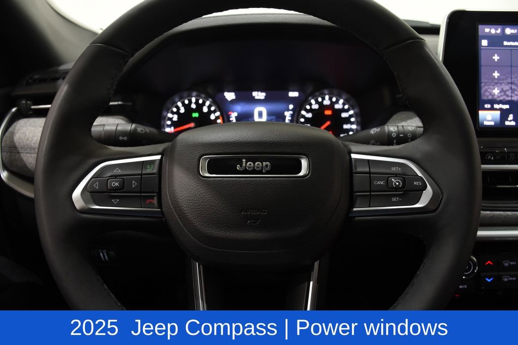 Used 2025 Jeep Compass Latitude w/ Sun & Sound Group AWD/4WD image 11