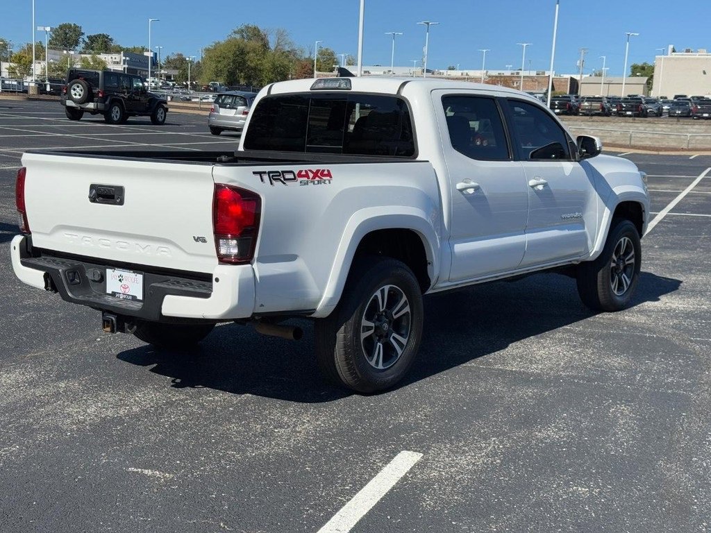 Used 2019 Toyota Tacoma TRD Sport image 3