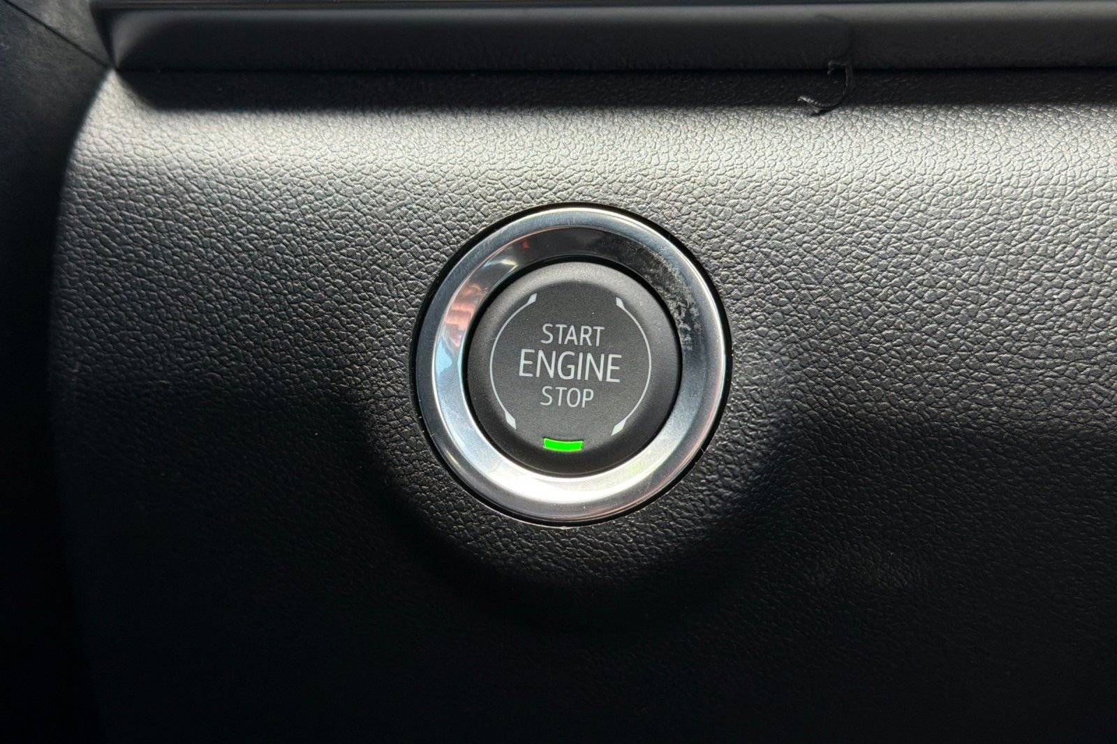 New 2026 GMC Terrain Denali w/ LPO, Black Badging Package image 25