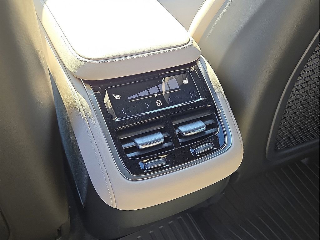Certified 2026 Volvo XC90 B6 Plus w/ Protection Package Premier image 15