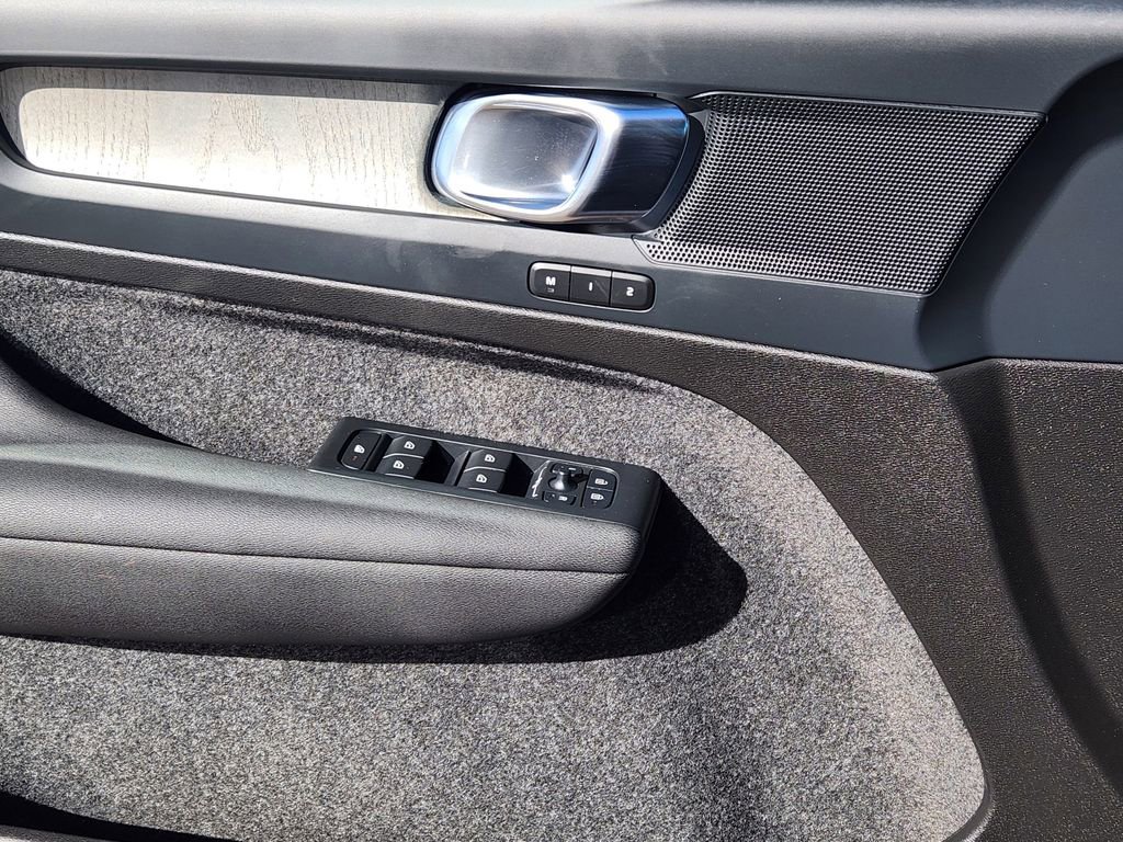 Used 2023 Volvo XC40 B5 Plus w/ Climate Package image 12