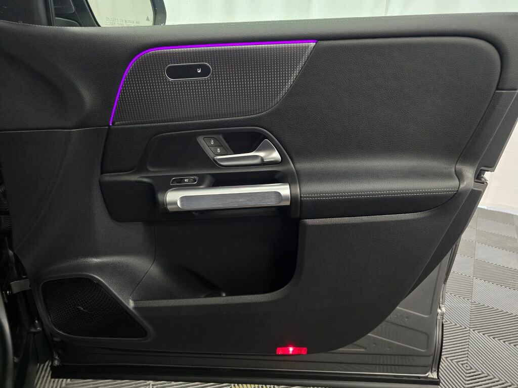 Used 2022 Mercedes-Benz EQB 350 4MATIC image 25