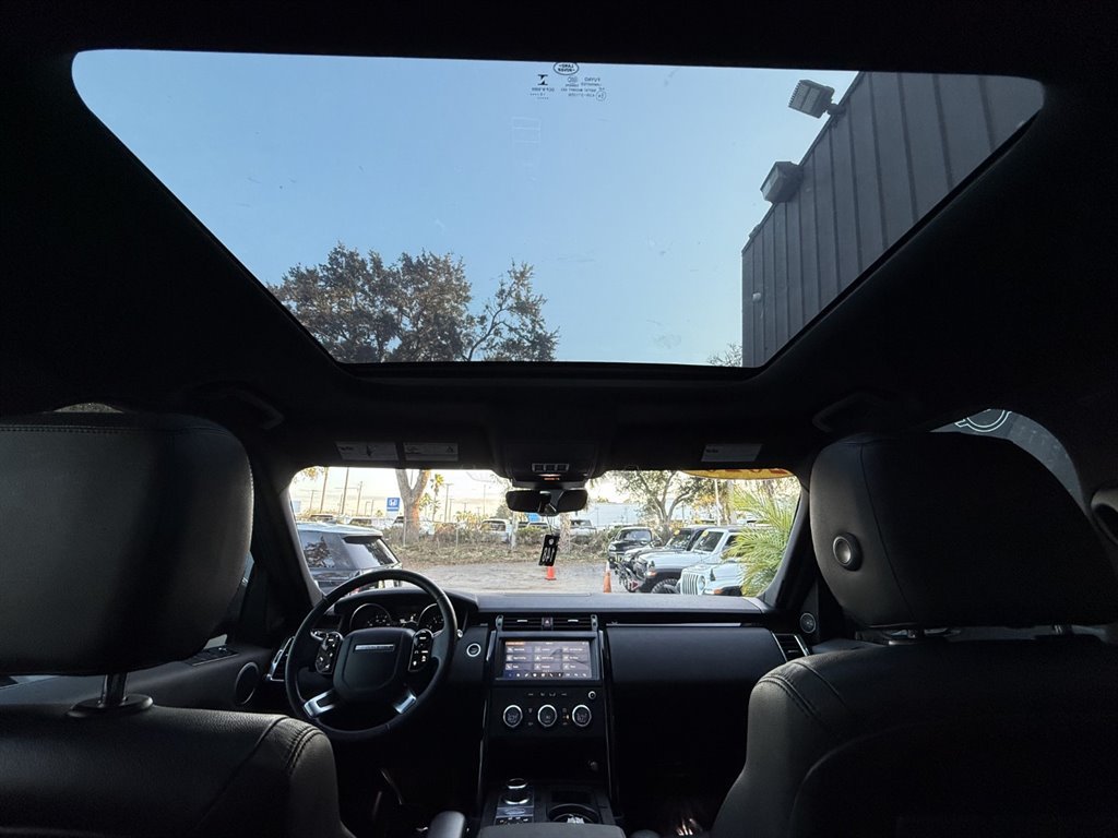 Used 2020 Land Rover Discovery SE AWD/4WD image 21