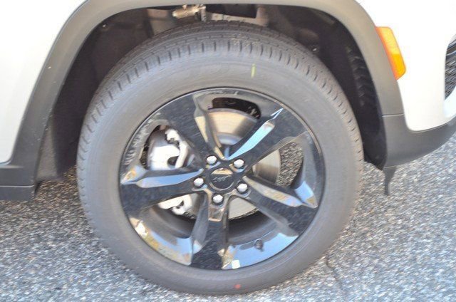 New 2025 Jeep Grand Cherokee Limited w/ Black Appearance Package image 10