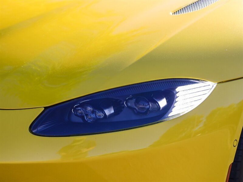 Used 2020 Aston Martin V8 Vantage Coupe RWD image 9