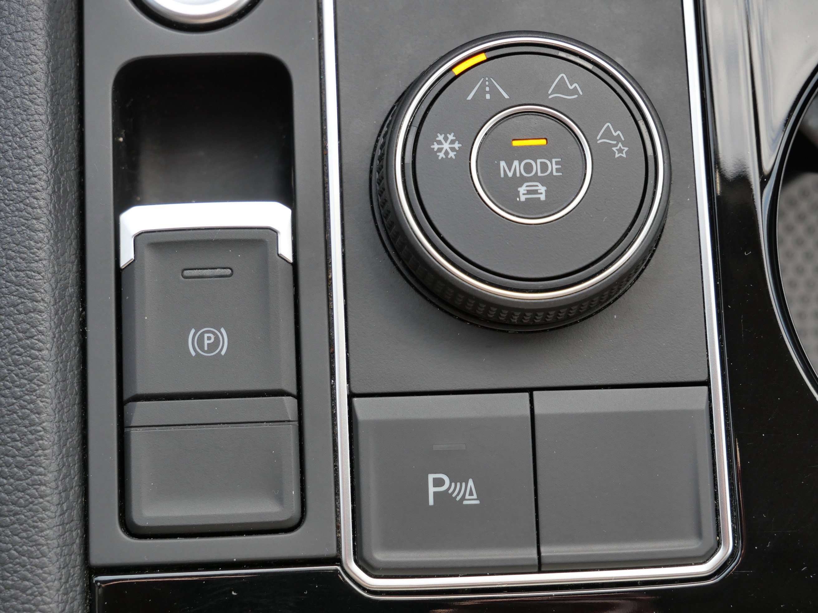 Certified 2023 Volkswagen Atlas SE w/ Black Wheel Package image 29