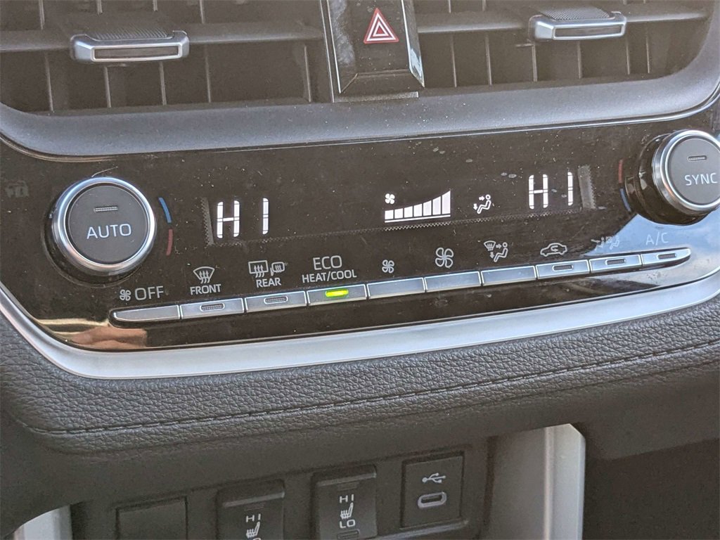 Used 2023 Toyota Corolla Cross XLE image 21