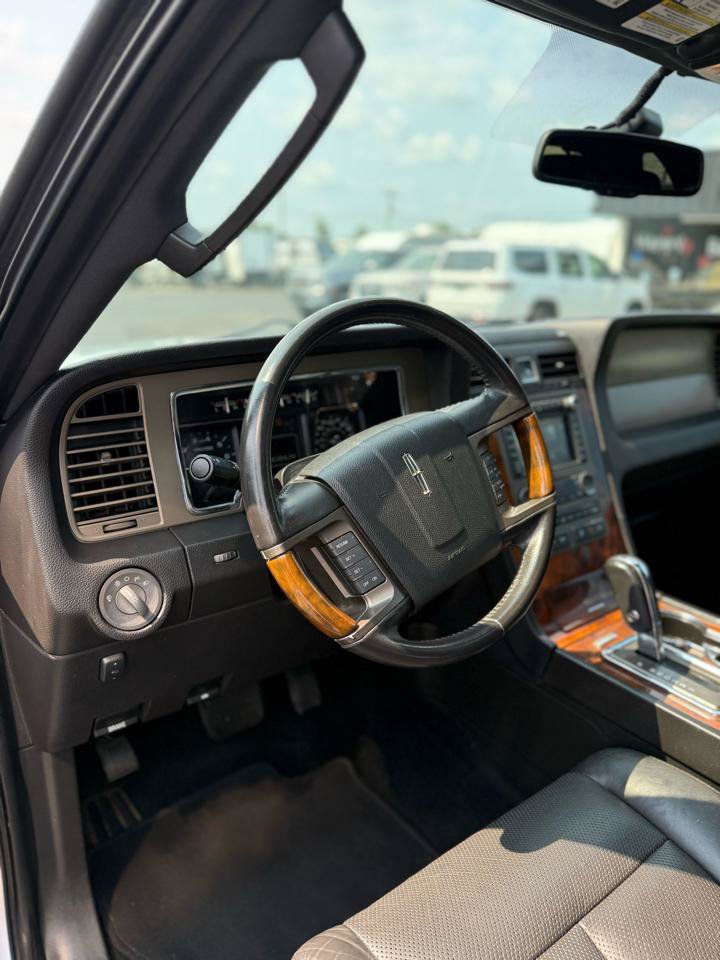 Used 2012 Lincoln Navigator 2WD image 7