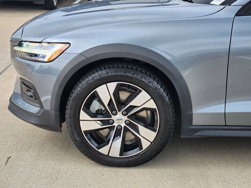 Used 2020 Volvo V60 T5 Cross Country AWD/4WD image 8