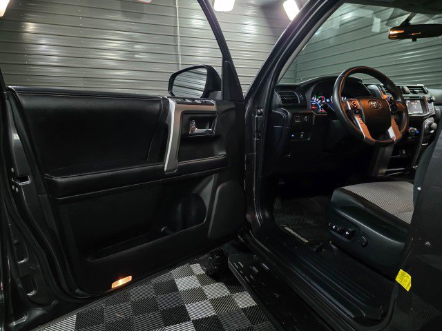 Used 2018 Toyota 4Runner SR5 w/ Wilderness Package image 29