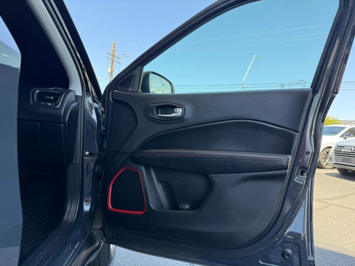 Used 2018 Jeep Compass Trailhawk w/ Navigation Group AWD/4WD image 32