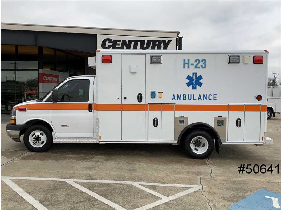 Used 2014 Chevrolet Express 4500 w/ Ambulance Package RWD image 4