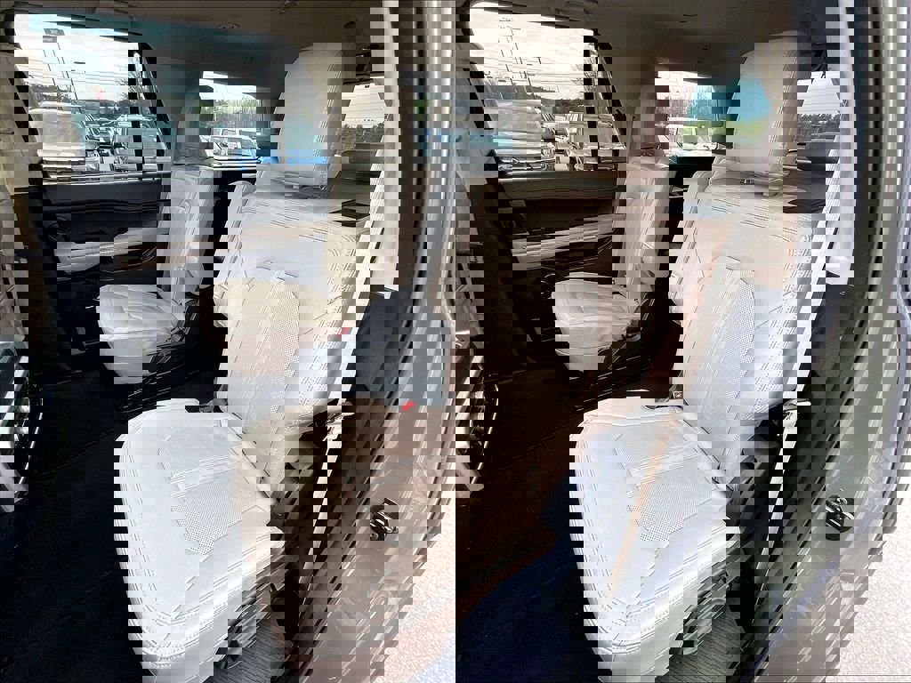 Used 2024 Ford Expedition Limited image 14