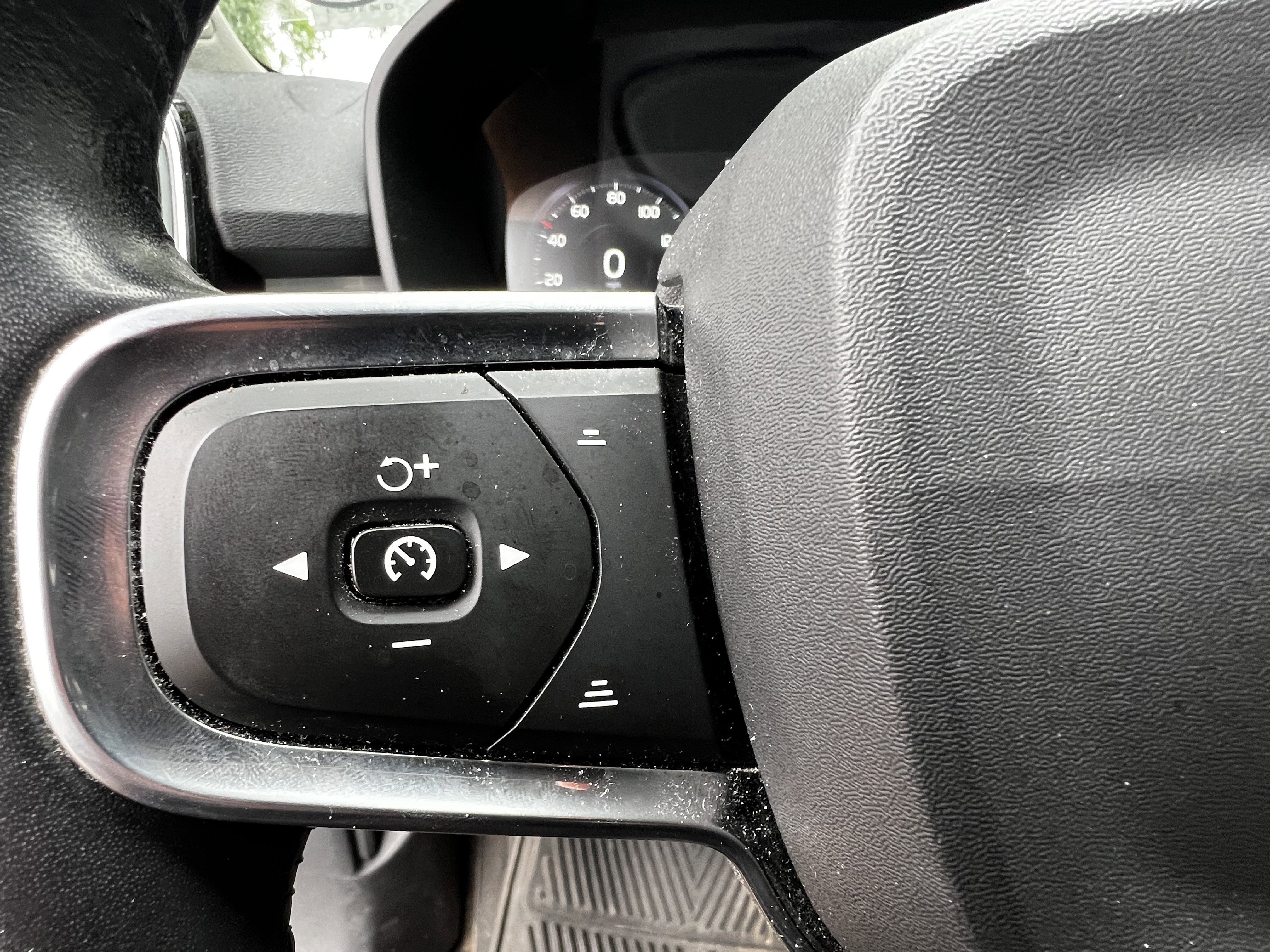 Used 2021 Volvo XC40 T5 Momentum w/ Protection Package Premier AWD/4WD image 18