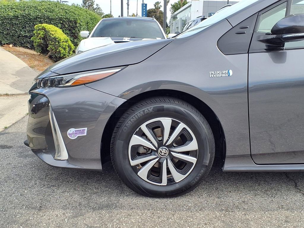 Used 2018 Toyota Prius Prime Plus w/ Carpet Mat Package FWD image 15