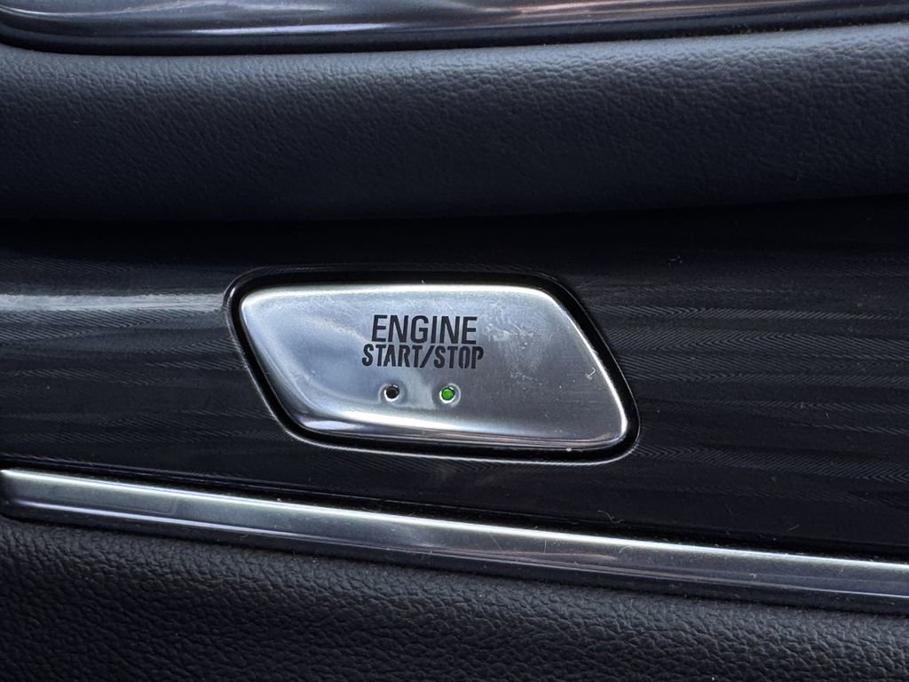Used 2024 Buick Enclave Essence image 19