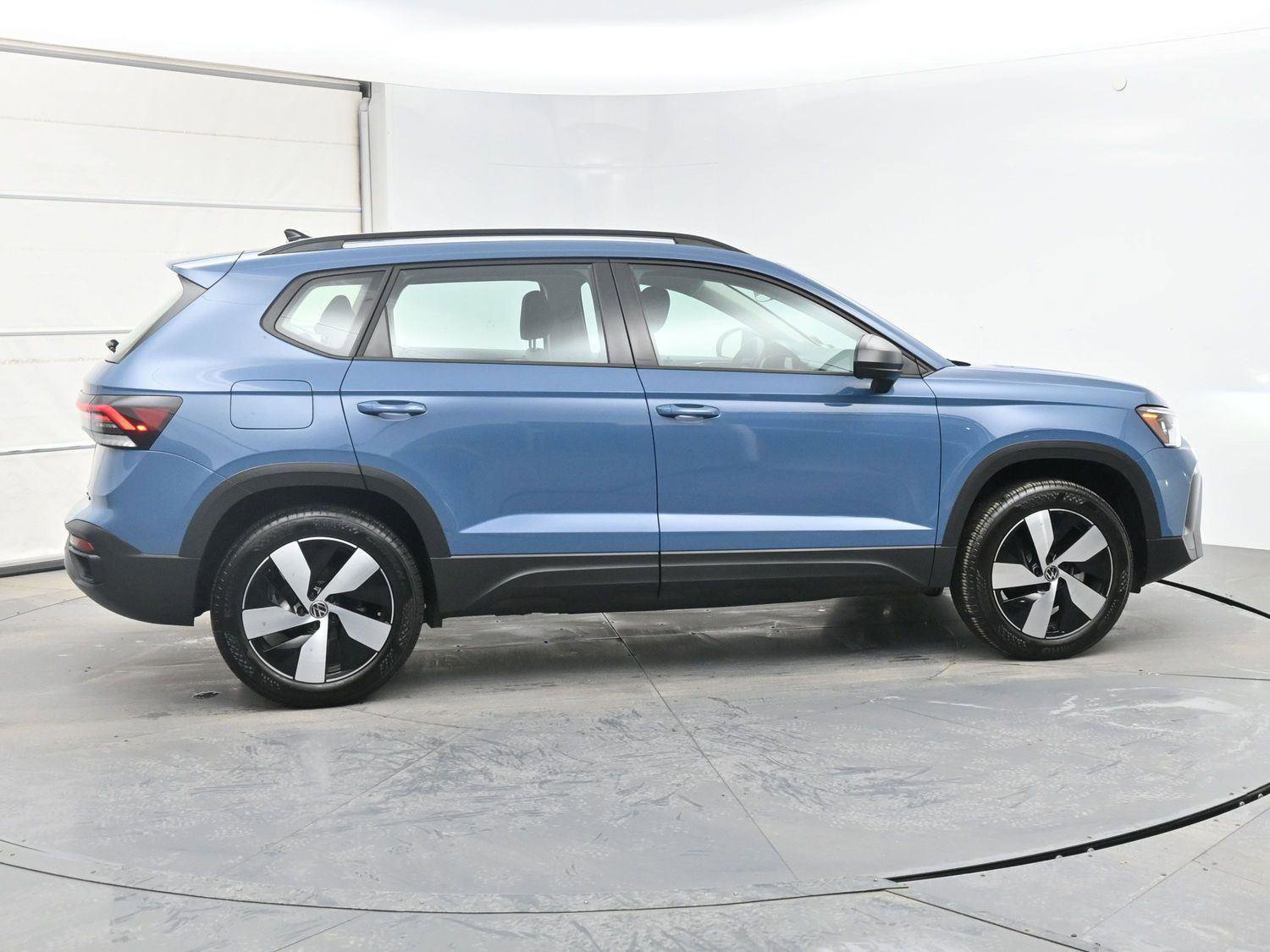 Certified 2025 Volkswagen Taos S AWD/4WD image 27