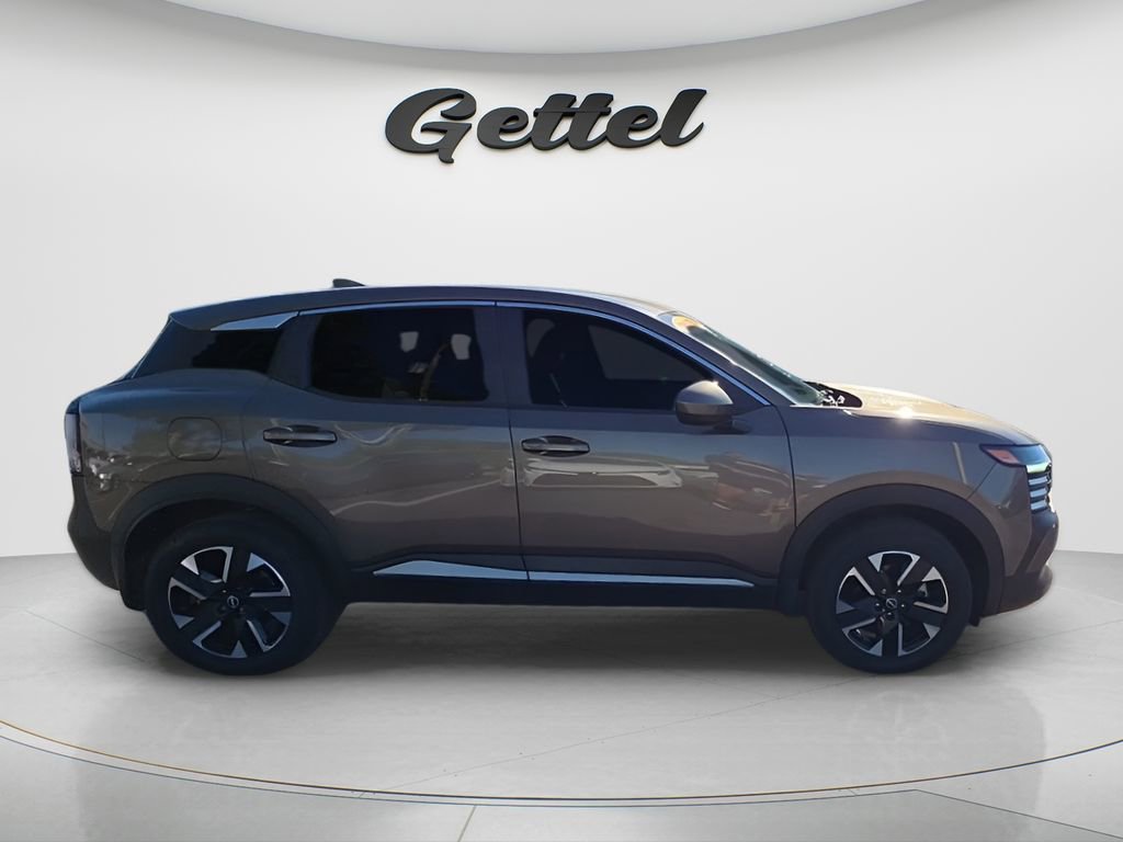 Used 2025 Nissan Kicks SV image 6