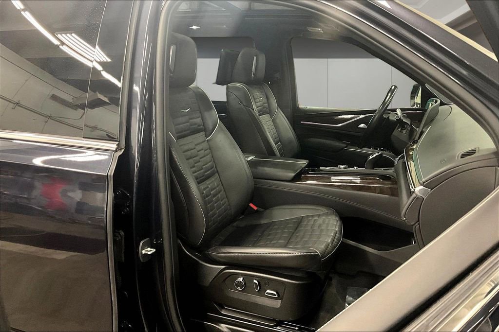 Used 2023 Cadillac Escalade ESV Premium Luxury Platinum w/ LPO, Floor Liner Package AWD/4WD image 30