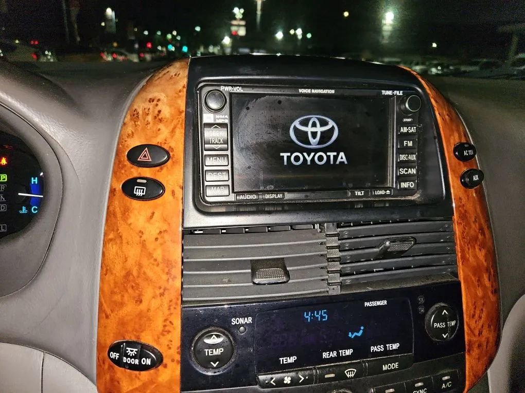 Used 2008 Toyota Sienna XLE Limited image 31