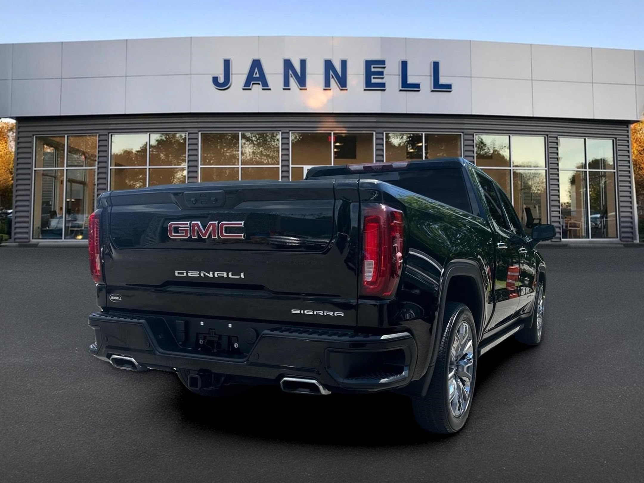 Used 2024 GMC Sierra 1500 Denali w/ Denali Reserve Package AWD/4WD image 4