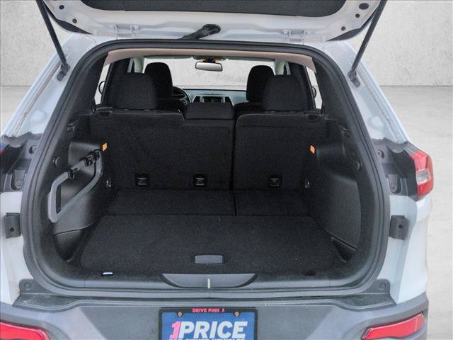 Used 2017 Jeep Cherokee Latitude FWD image 6
