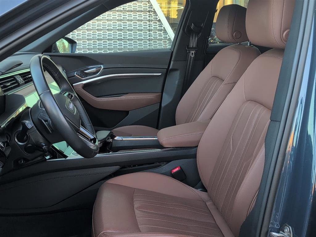 Used 2024 Audi Q8 e-tron Premium Plus image 12