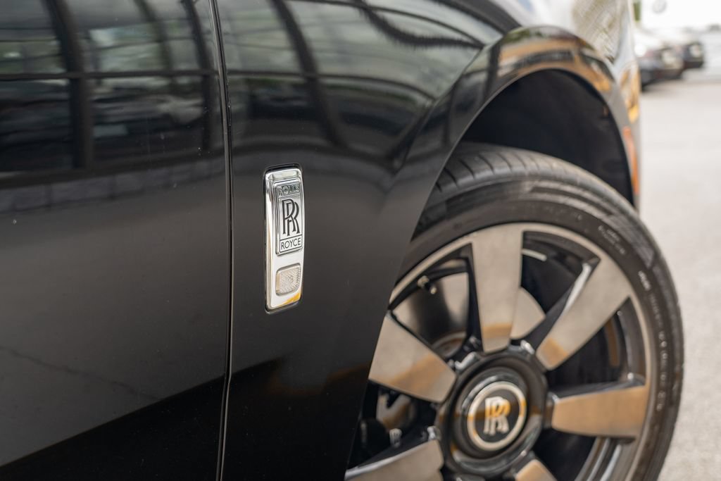 Used 2025 Rolls-Royce Cullinan AWD/4WD image 11